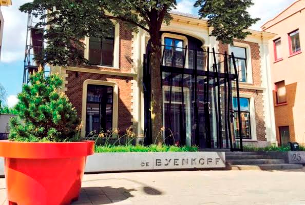 de byenkorf